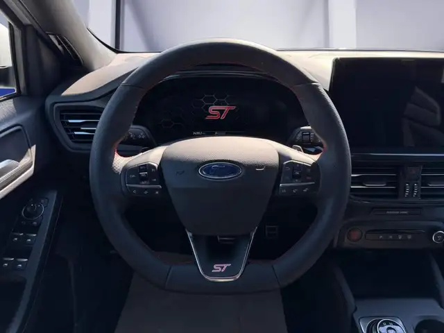 Ford Focus view 11