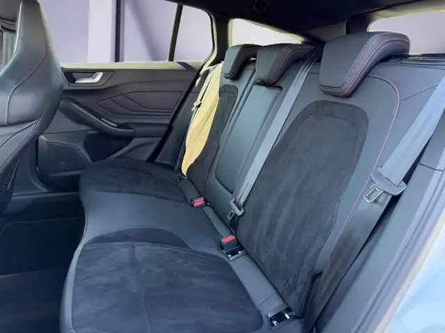 Ford Focus view 9