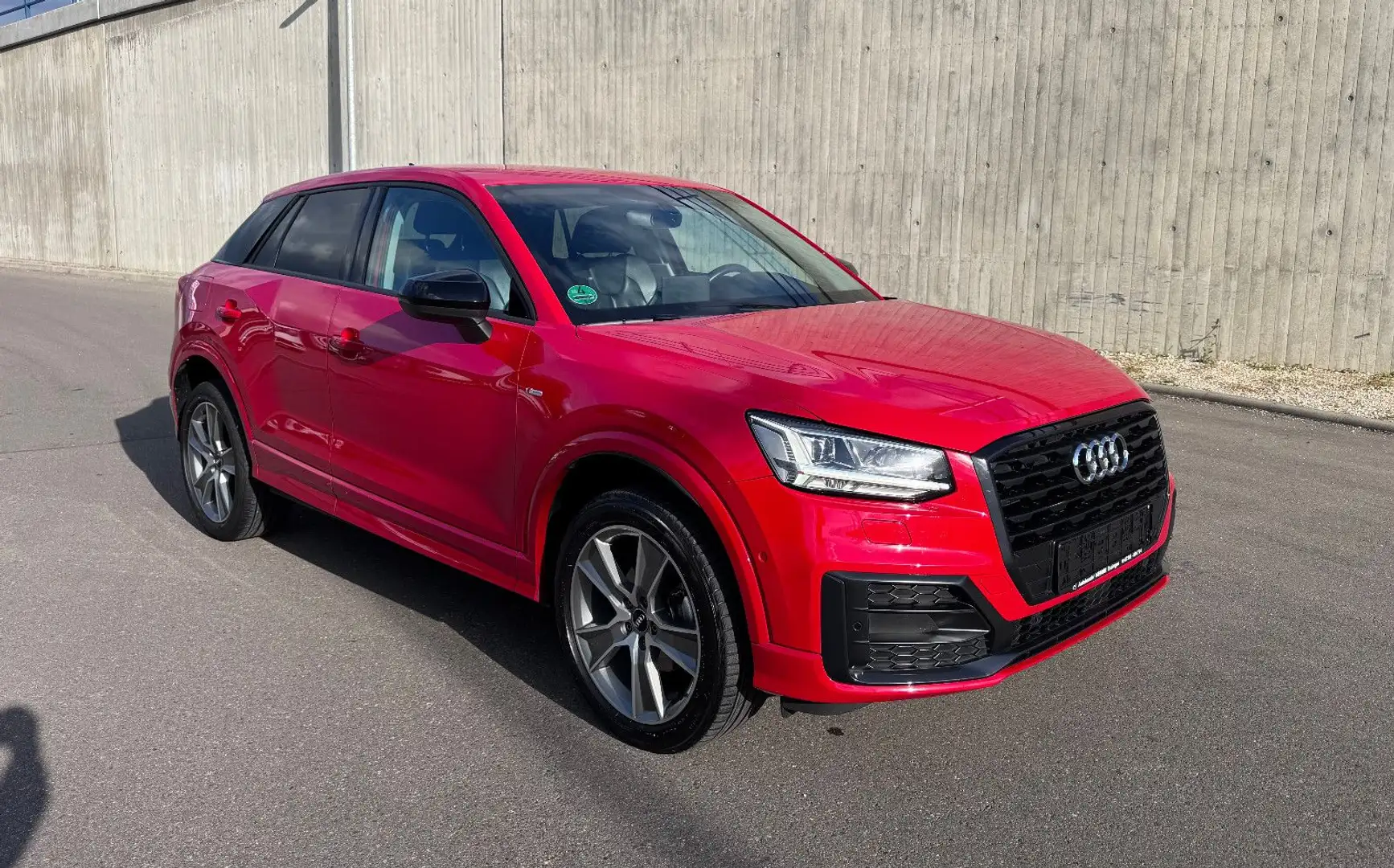 Audi Q2 35 TFSI S-Line LED PDC Leder Navi DAB Rot - 2