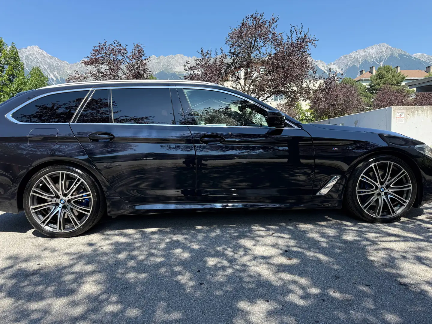 BMW 530 530d Touring Aut. Schwarz - 2