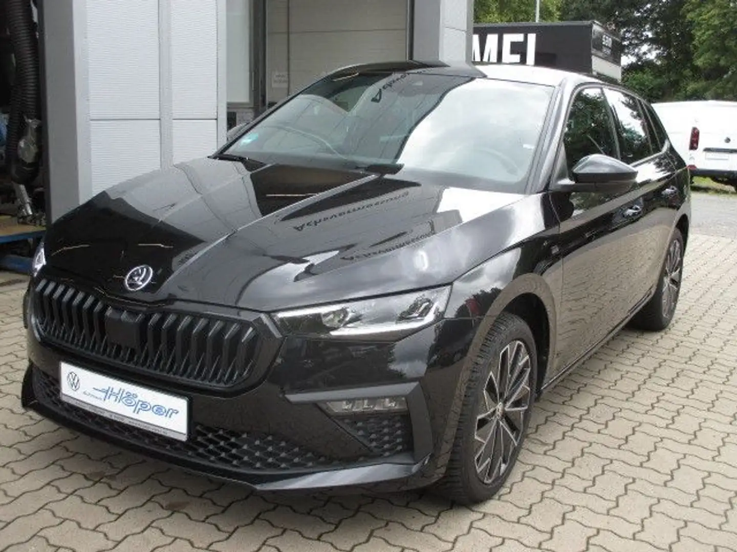 Skoda Scala 1.0 TSI DSG Drive Schwarz - 1