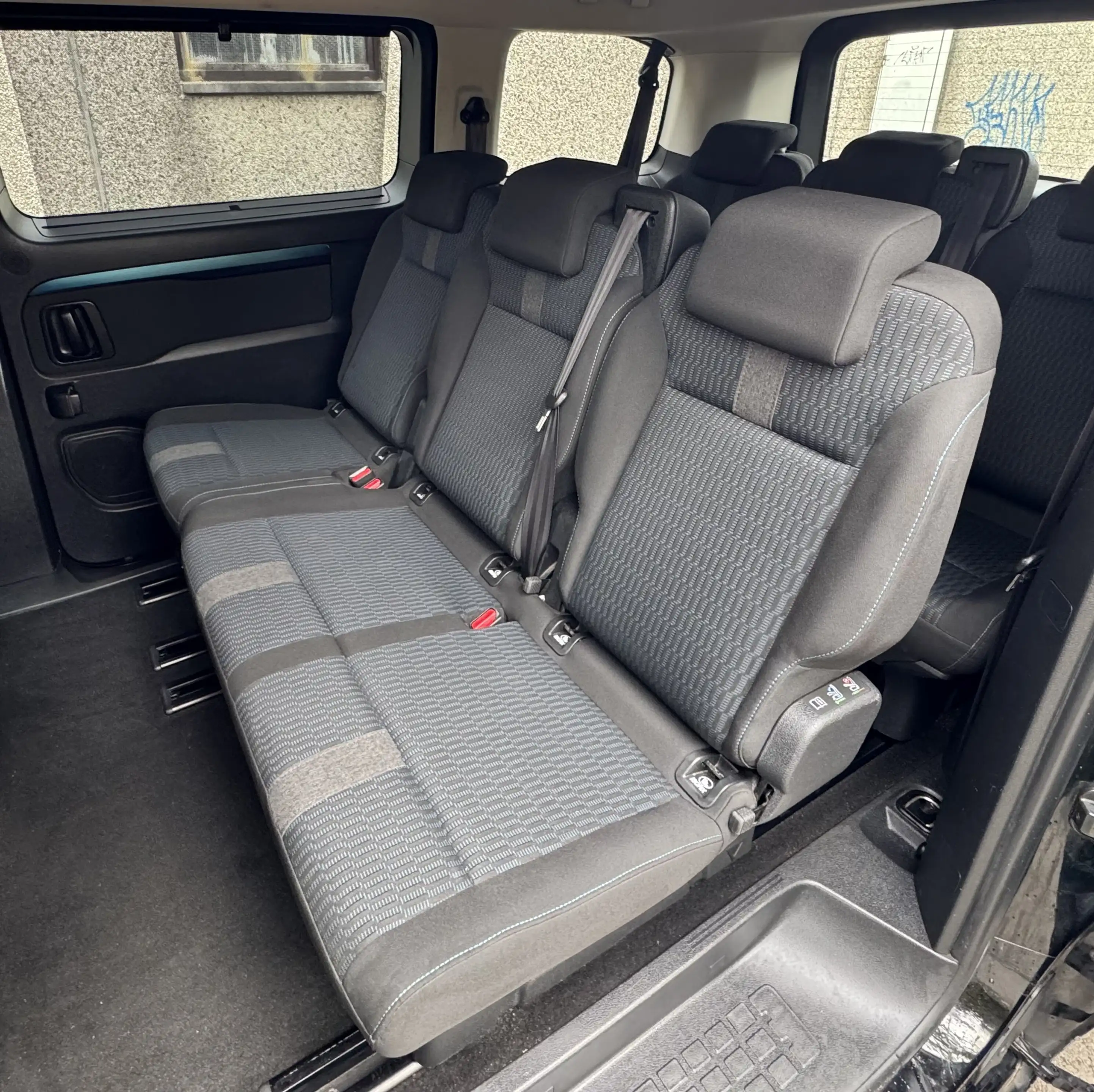 Peugeot Traveller Business Vip // 8 PLACES // GPS // CARPLAY — photo 12