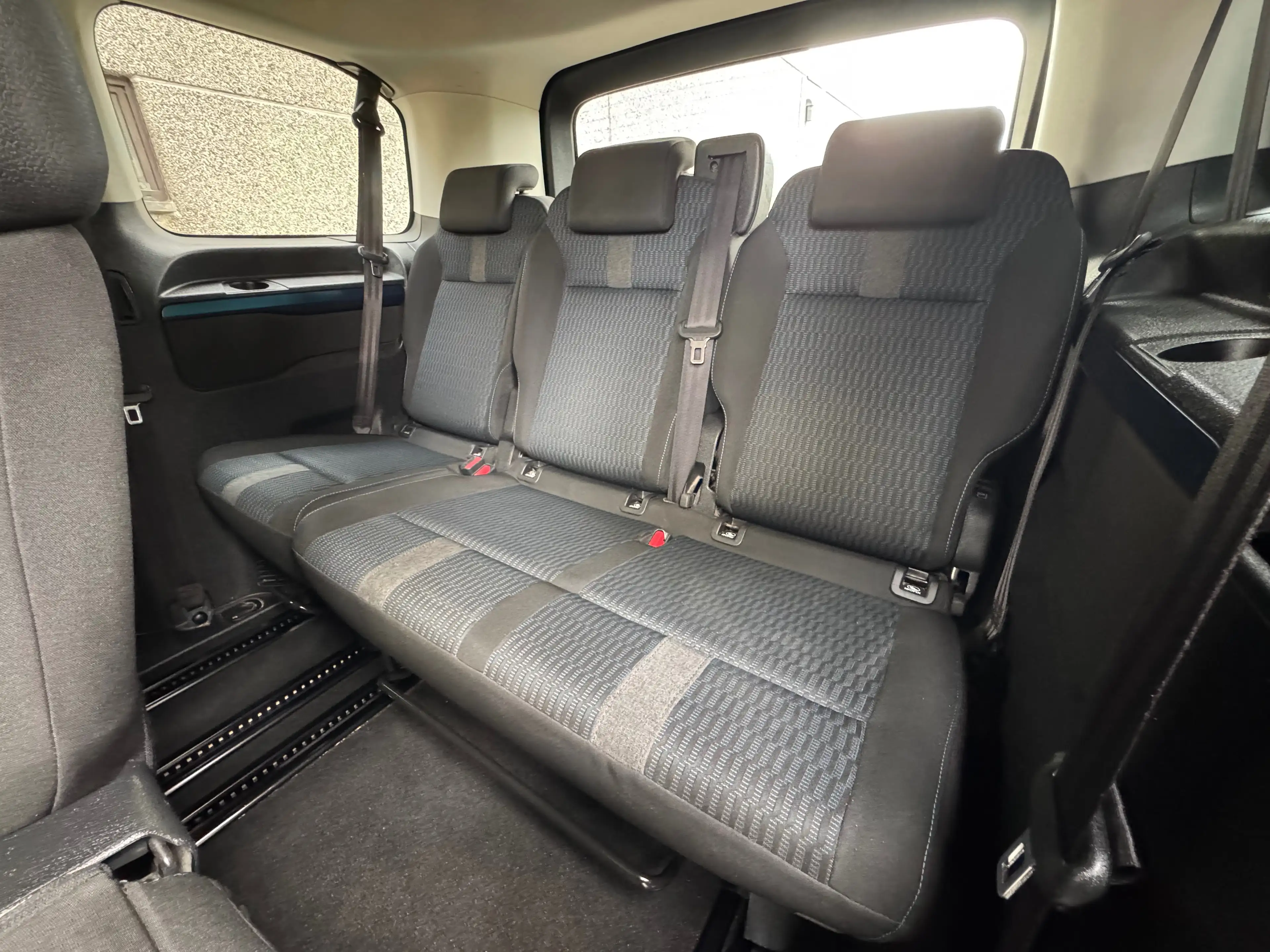Peugeot Traveller Business Vip // 8 PLACES // GPS // CARPLAY — photo 15