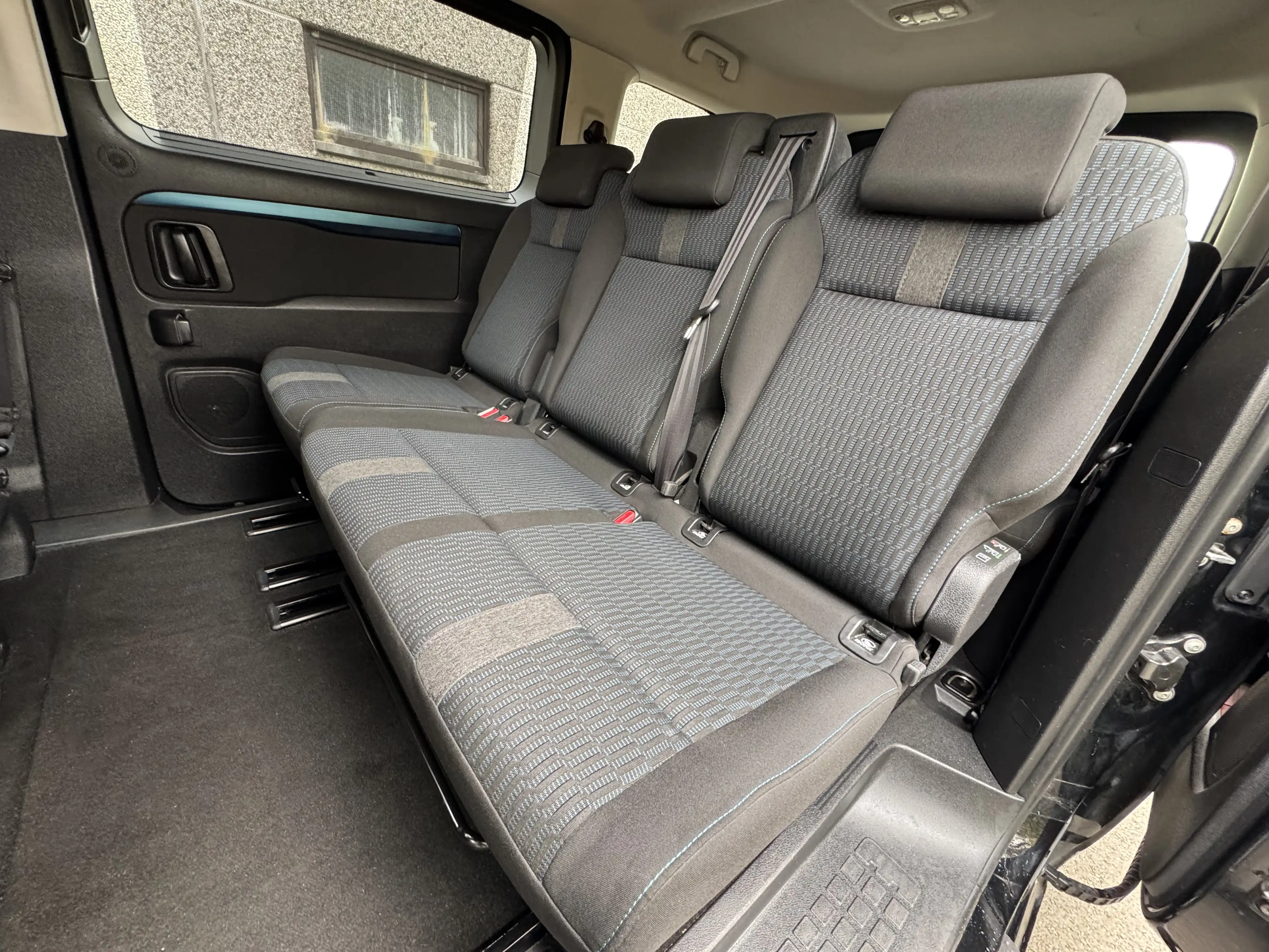 Peugeot Traveller Business Vip // 8 PLACES // GPS // CARPLAY — photo 13