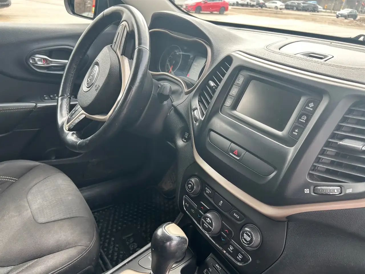 Jeep Cherokee снимка Jeep Cherokee