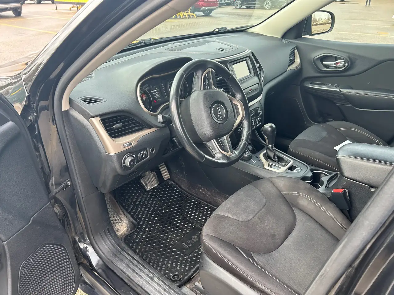 Jeep Cherokee снимка Jeep Cherokee