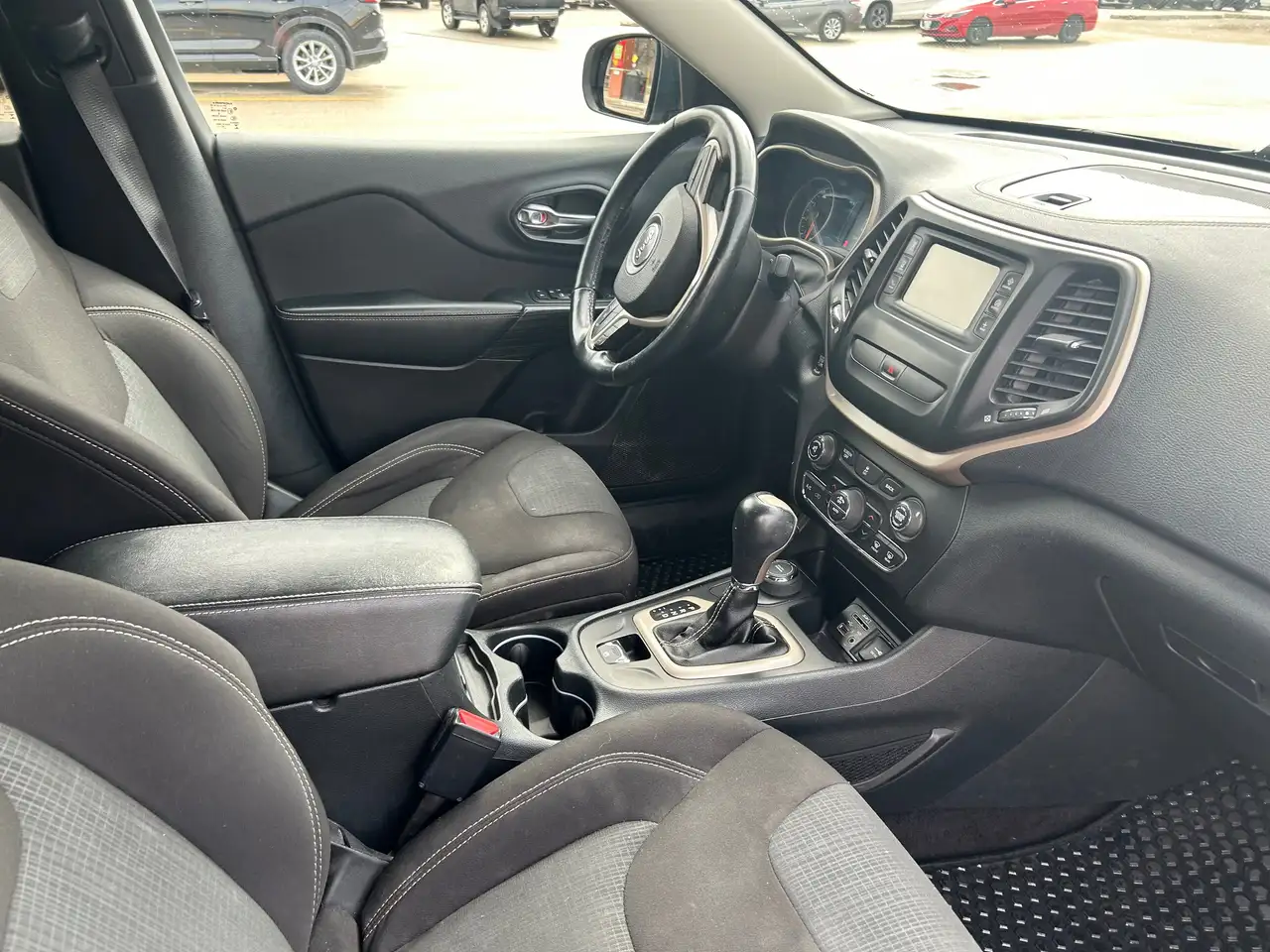 Jeep Cherokee снимка Jeep Cherokee