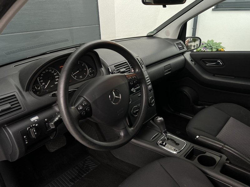 Mercedes-Benz A 150 AUTOMATIK TÜV NEU TEMPOMAT 8-FACH BEREIFT — photo 10