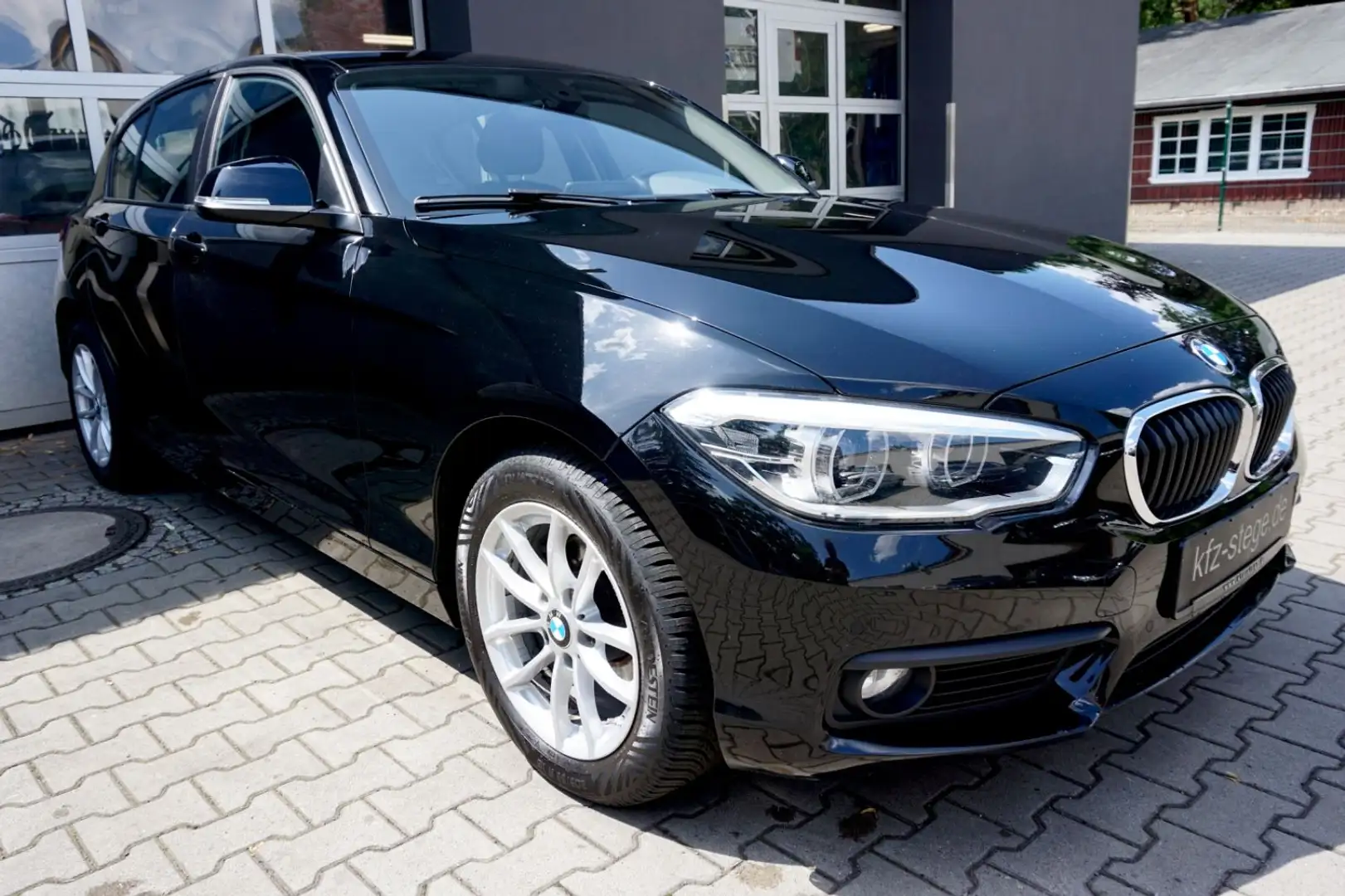 BMW 118 Lim. 5-trg. Advantage/LED / Sitzh./ Navi Negro - 2