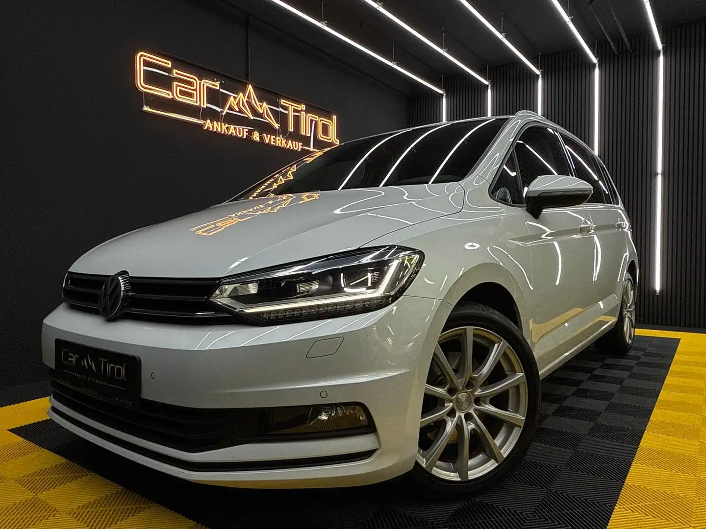 Volkswagen Touran Comfortline ERSTBESITZ*SCHECKHEFTGEPFLEGT*KAMERA Weiß - 1