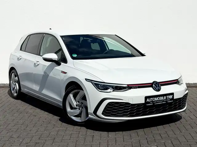 Volkswagen Golf view 3