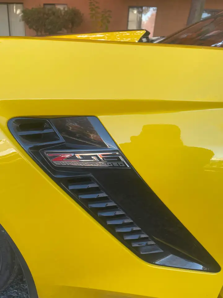 Chevrolet Corvette снимка Chevrolet Corvette