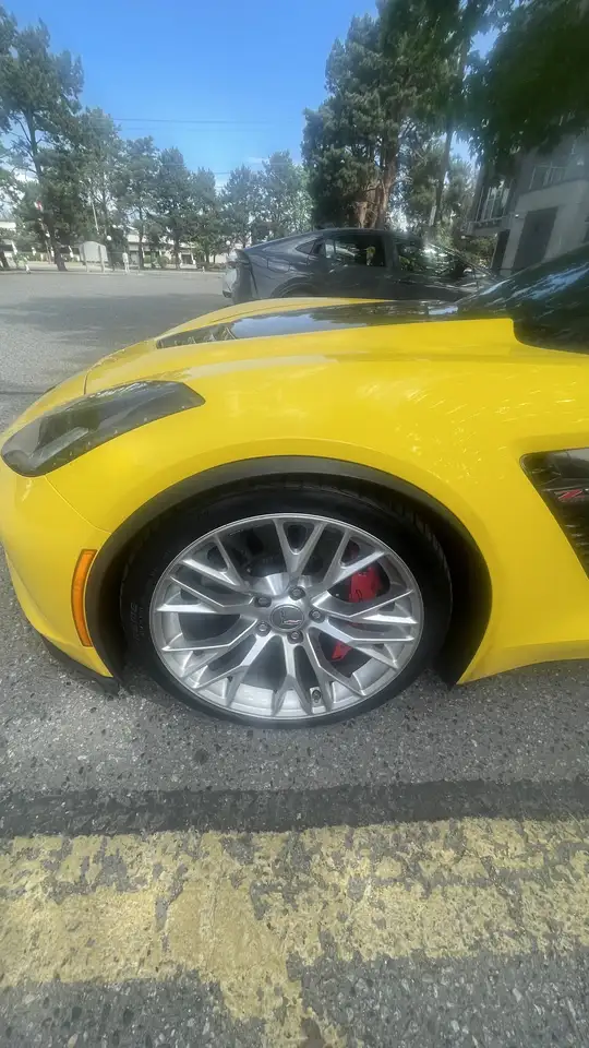 Chevrolet Corvette снимка Chevrolet Corvette
