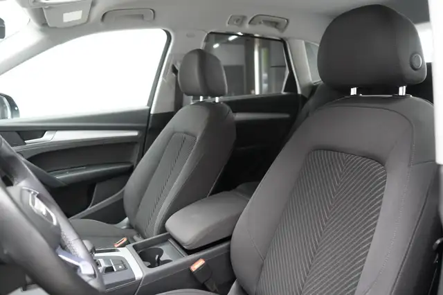 Audi Q5 view 11
