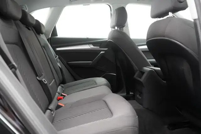 Audi Q5 view 8