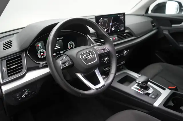 Audi Q5 view 13