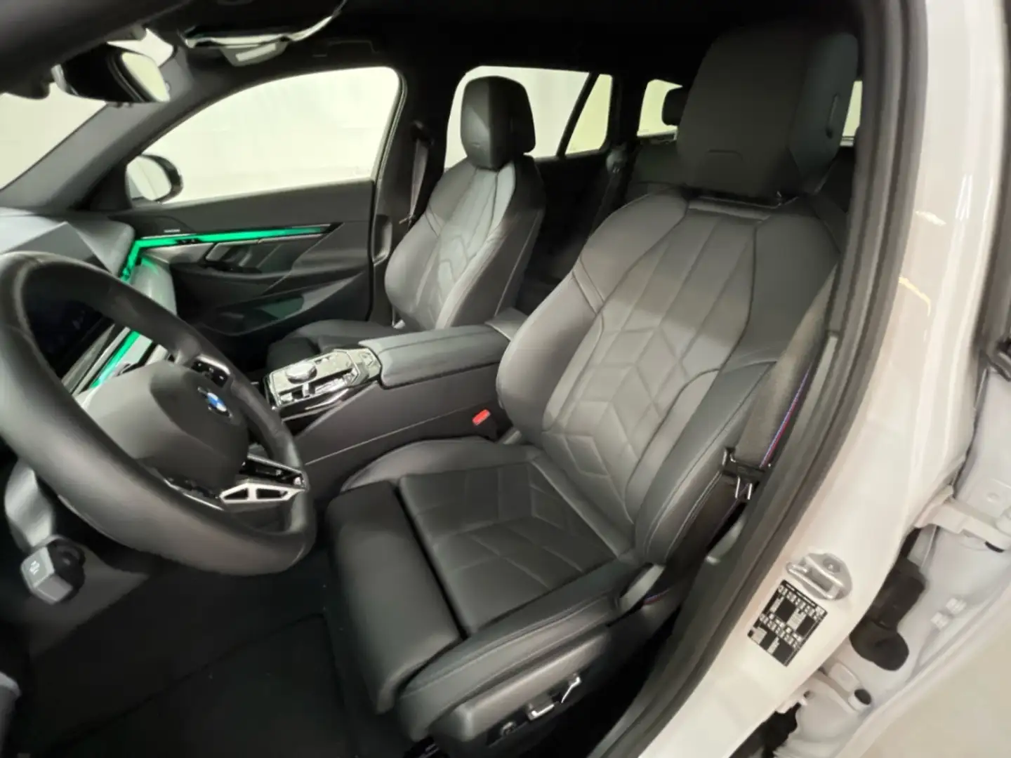 BMW 520 i M-Sport PRO Sommer19'' AHK ICONIC AdLED H/K Park Weiß - 2