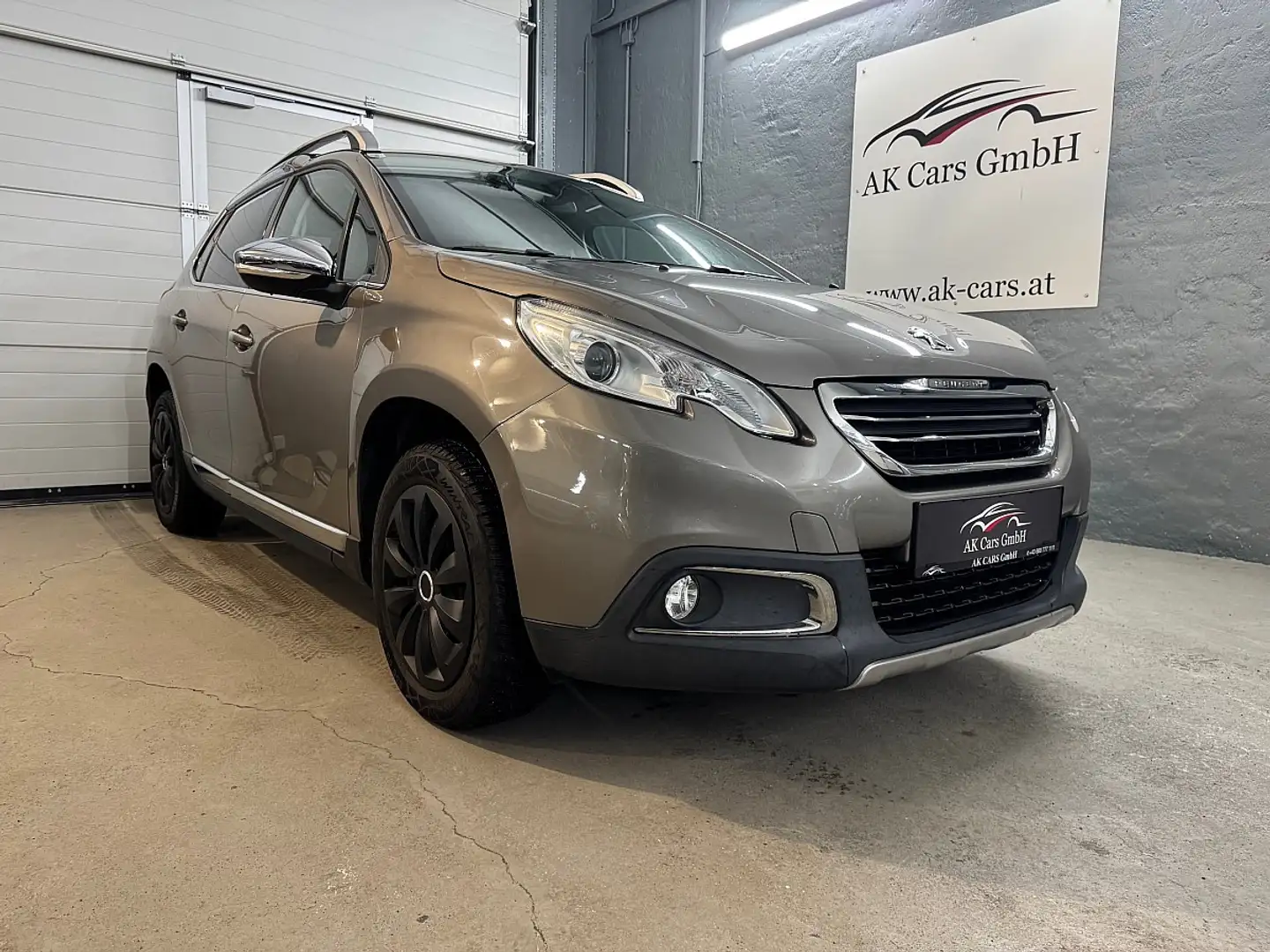Peugeot 2008 1,6 e-HDi 92 FAP Allure Aut. Grau - 2