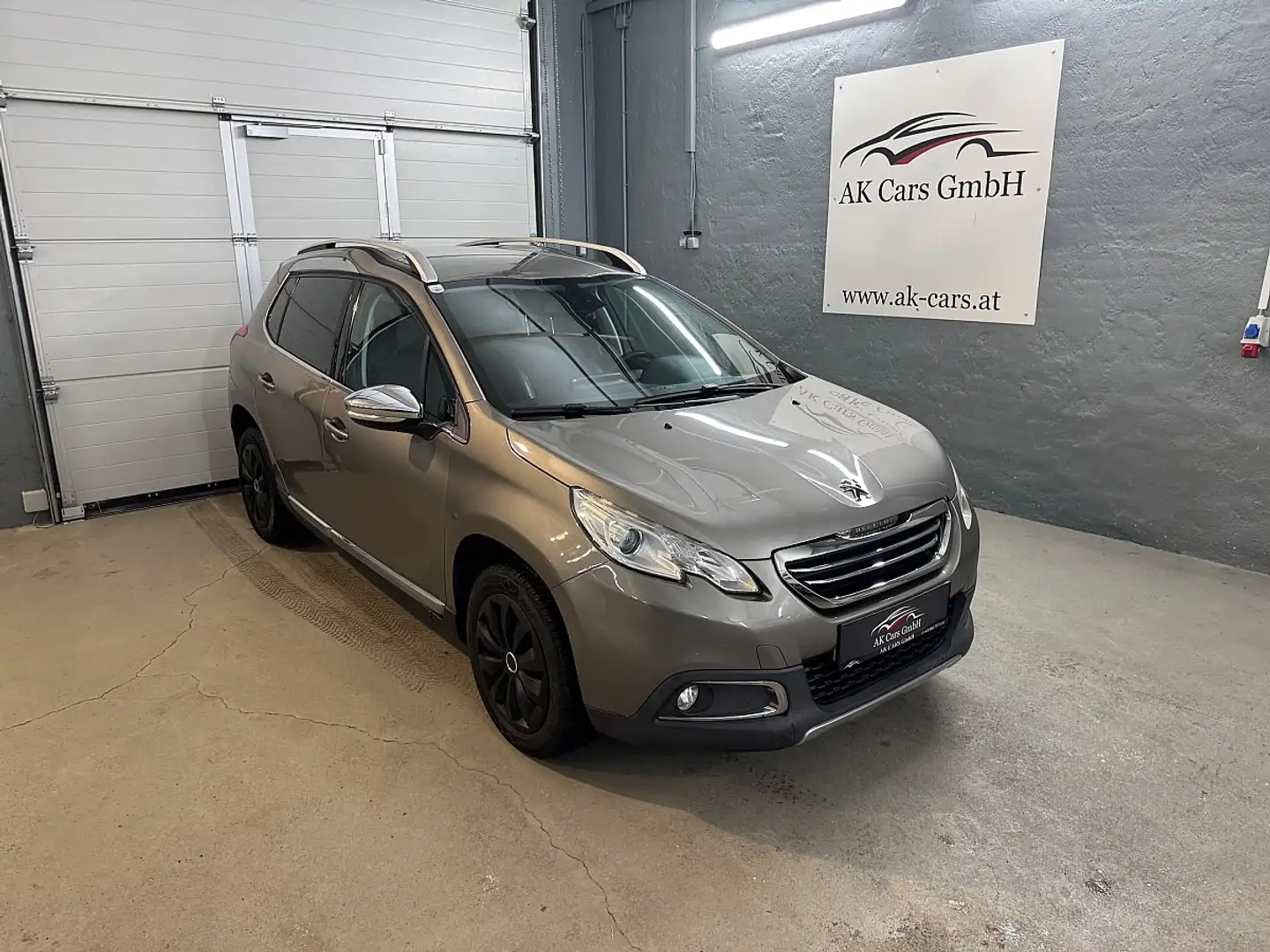 Peugeot 2008 1,6 e-HDi 92 FAP Allure Aut. Gris - 1