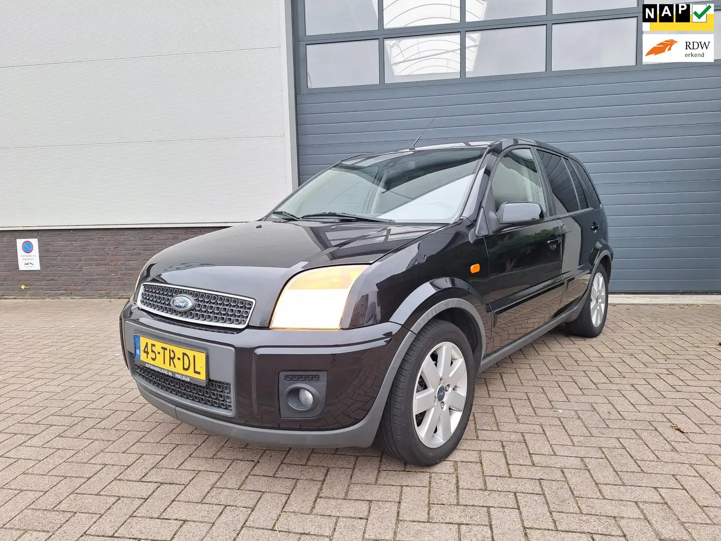 Ford Fusion | 1.6-16V Futura| Airco | Zwart - 1