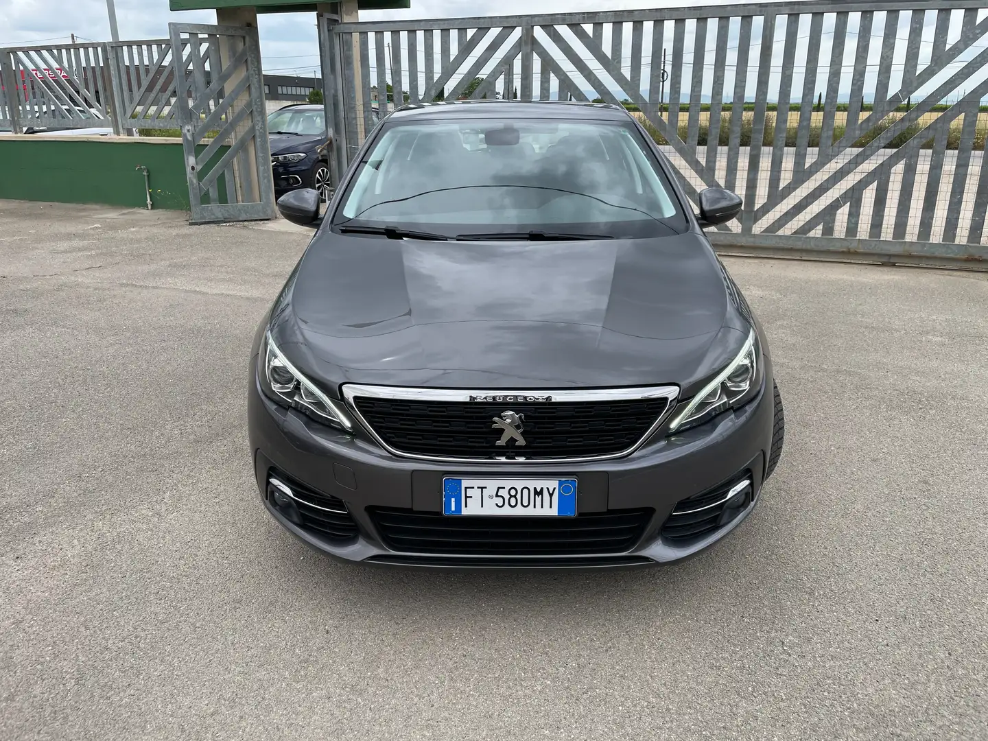 Peugeot 308 308 5p 1.5 bluehdi 130cv EAT8 Business-NAVIGATORE Gris - 2