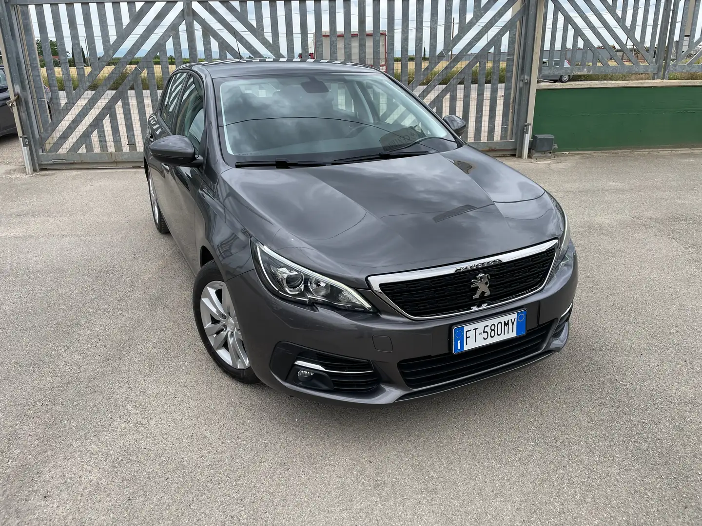 Peugeot 308 308 5p 1.5 bluehdi 130cv EAT8 Business-NAVIGATORE Gris - 1