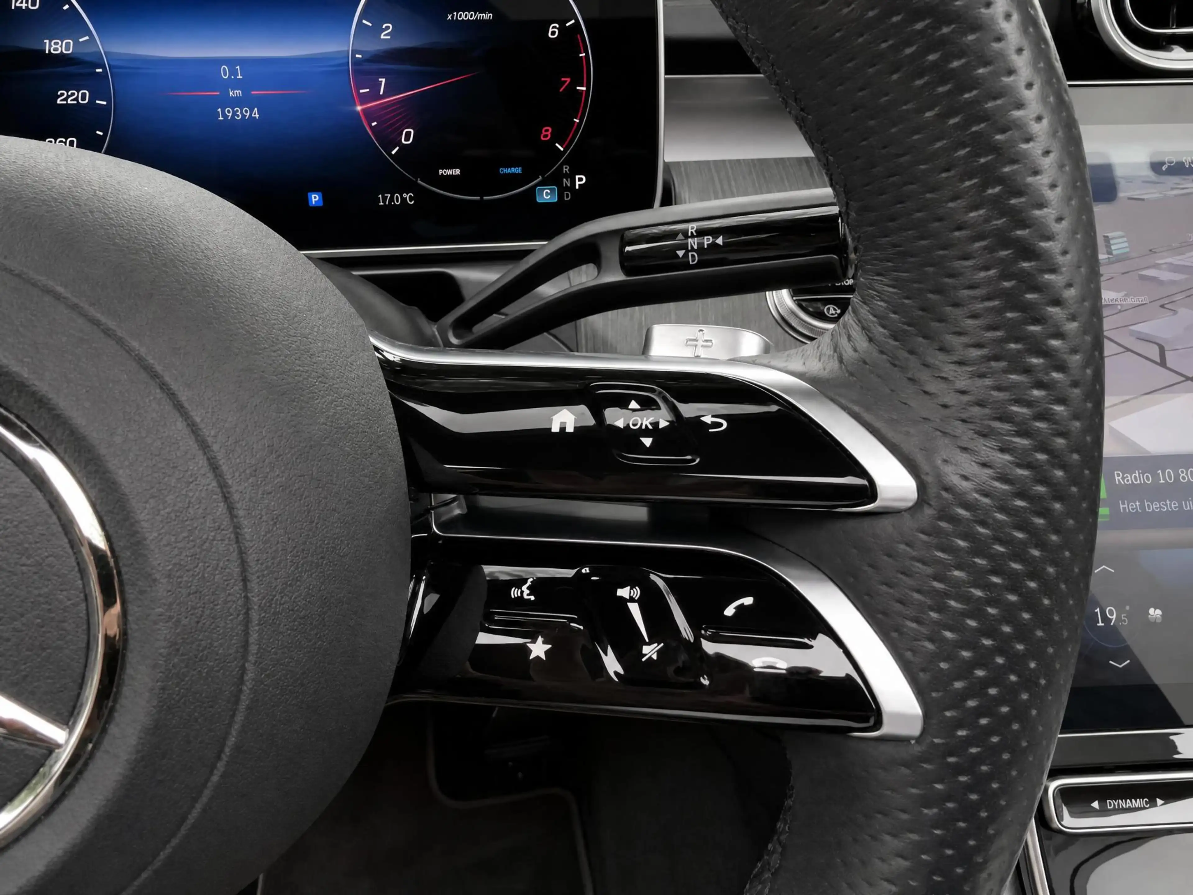 Mercedes-Benz CLE 200 Cabriolet 4MATIC AMG Line — photo 13