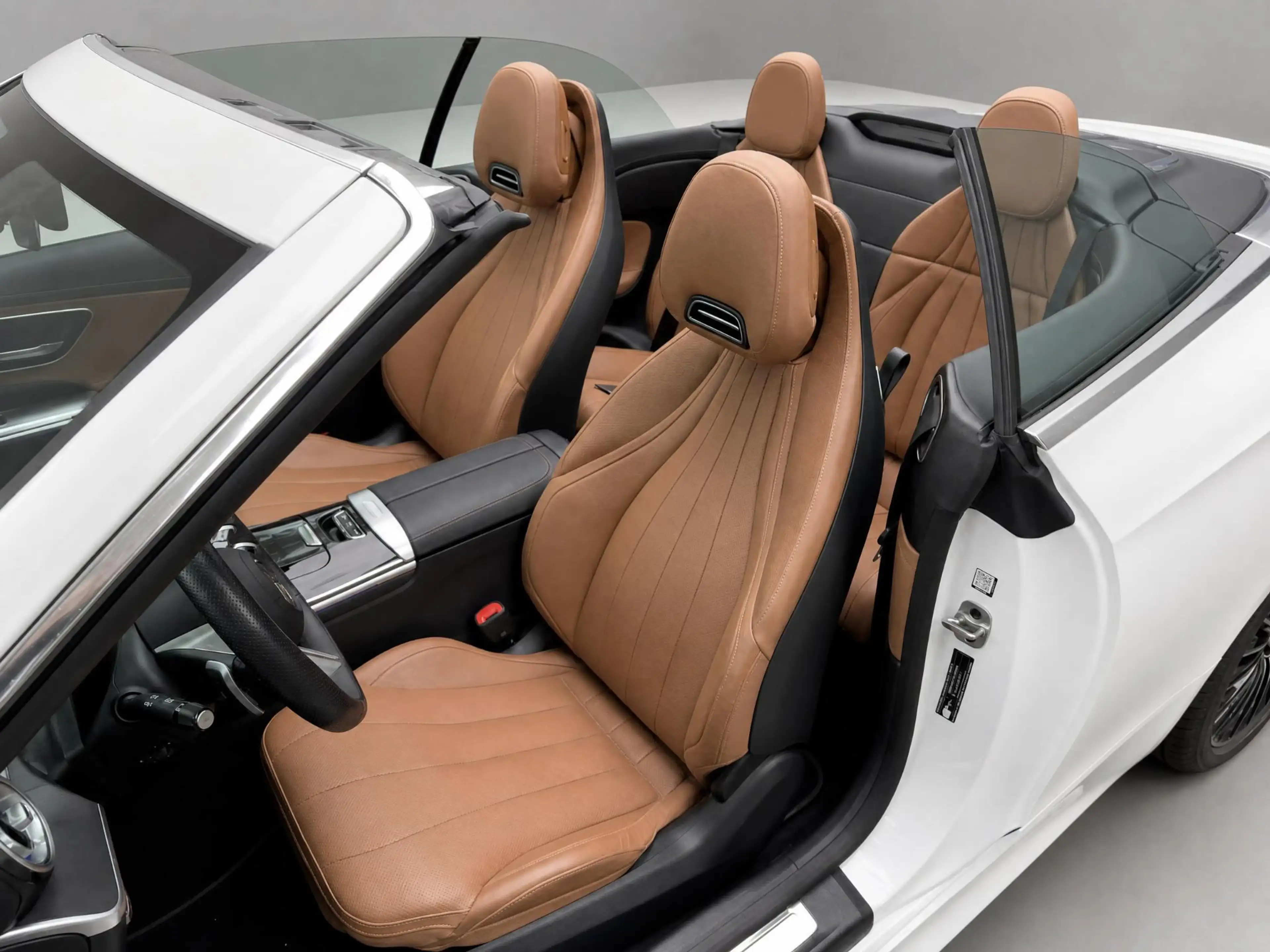 Mercedes-Benz CLE 200 Cabriolet 4MATIC AMG Line — photo 6