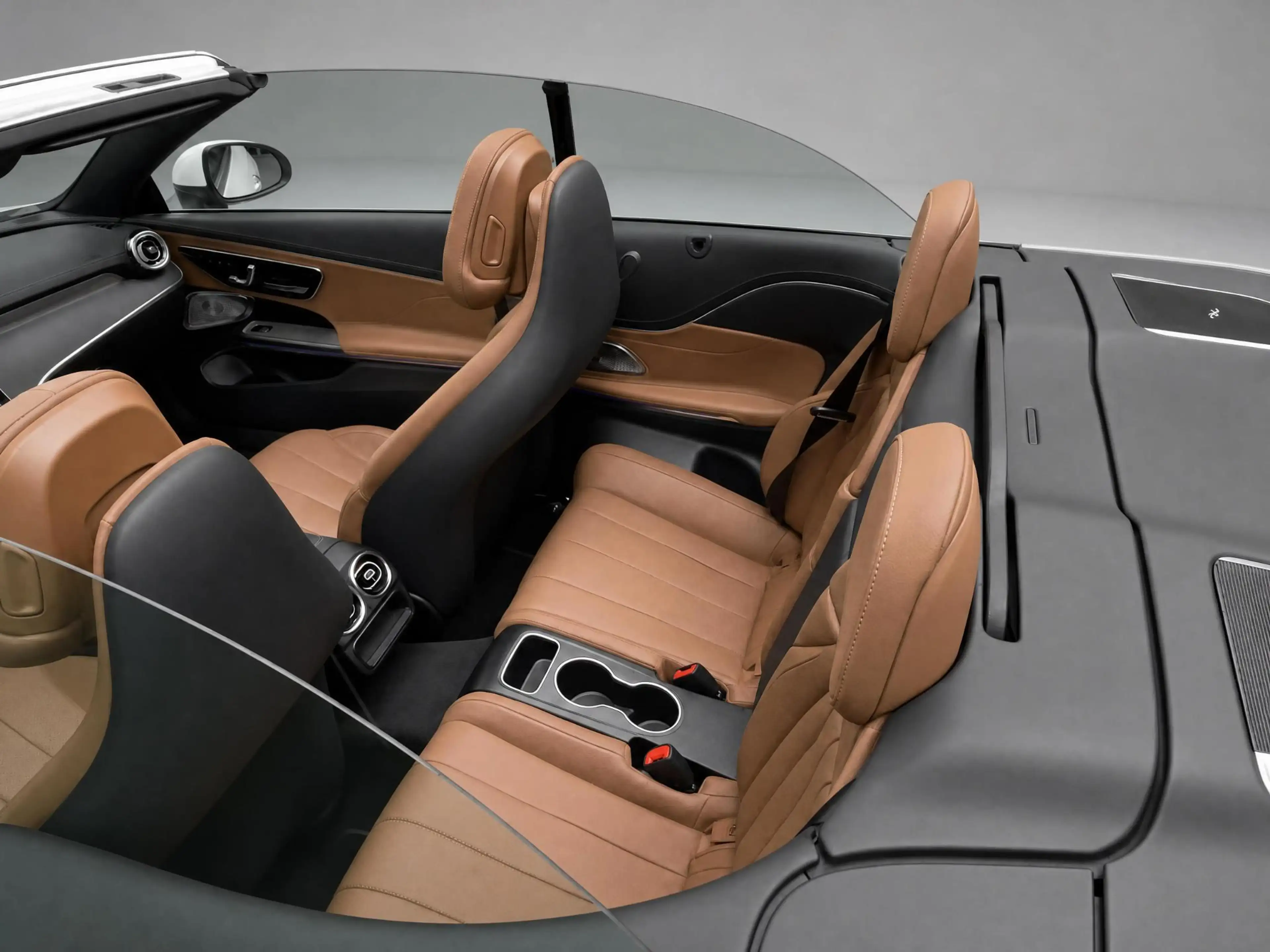 Mercedes-Benz CLE 200 Cabriolet 4MATIC AMG Line — photo 10