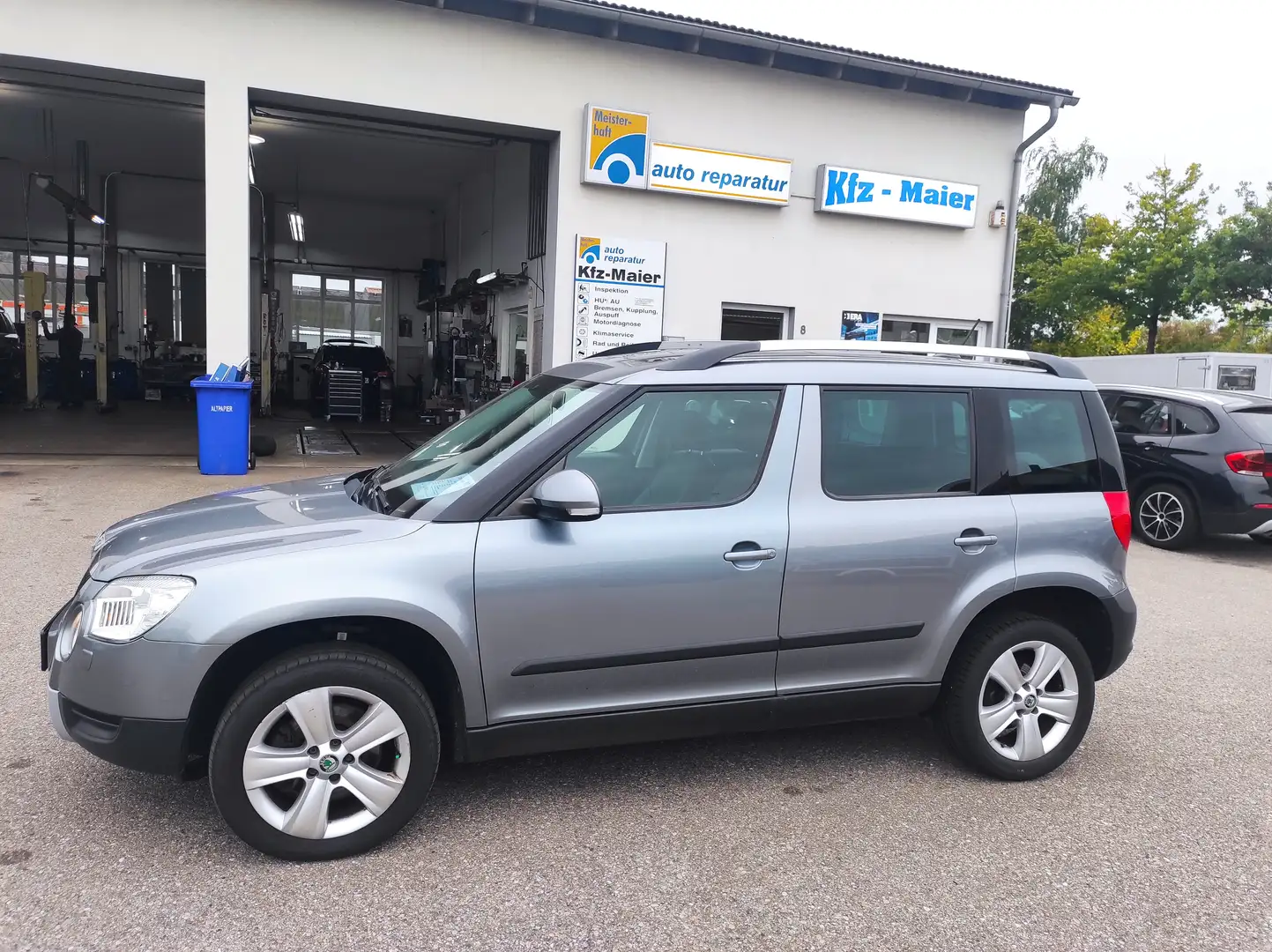 Skoda Yeti Elegance 4x4 Grau - 1