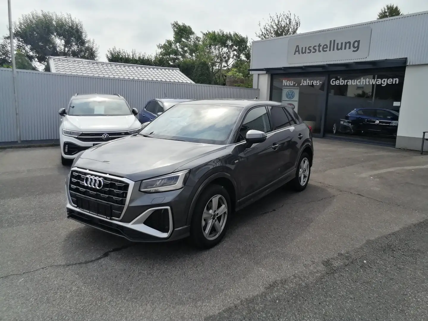 Audi Q2 35 TFSI S tronic line NAVI LED GRA SHZ PDC Grau - 2