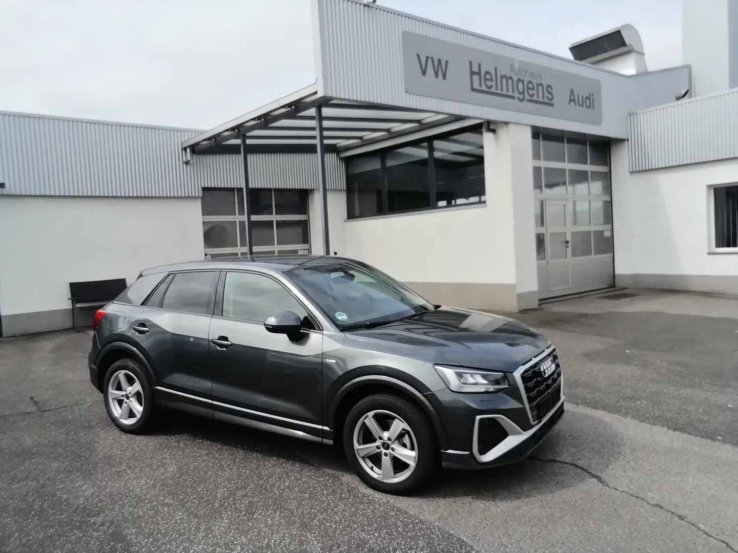 Audi Q2 35 TFSI S tronic line NAVI LED GRA SHZ PDC Grau - 1