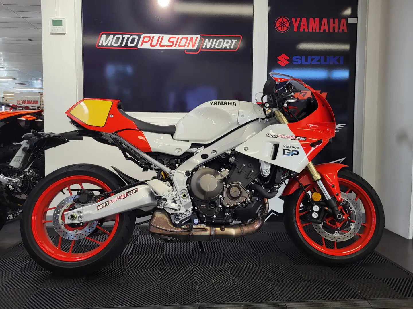 Yamaha XSR 900 - 2