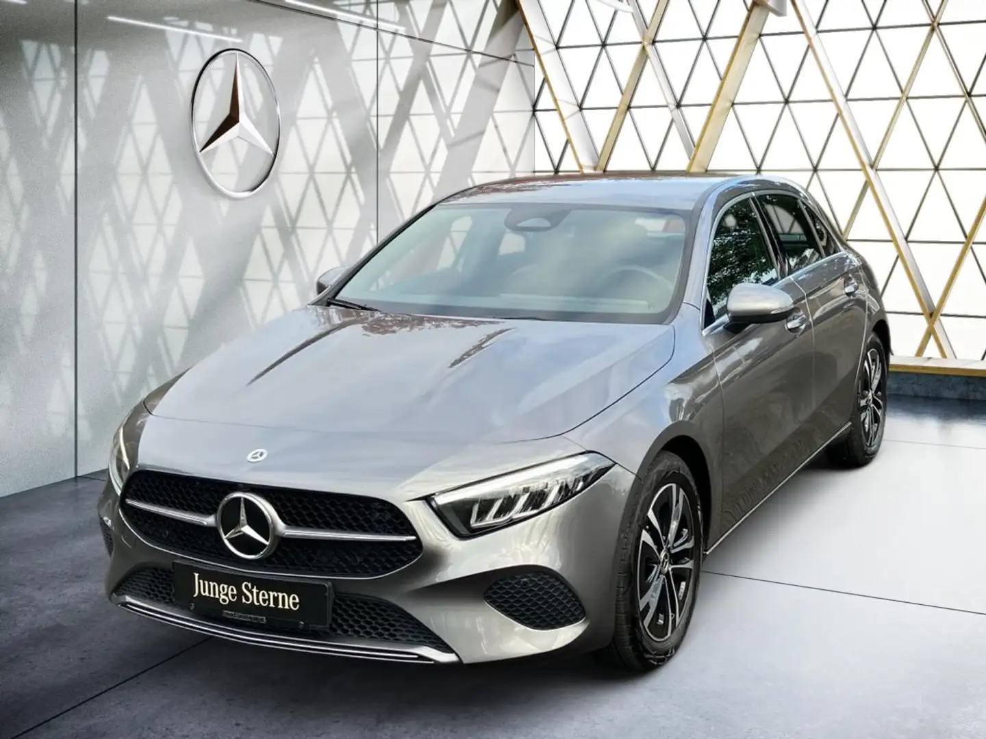 Mercedes-Benz A 200 Progressive *AHK*Kam*Lenkradheiz*LEDhigh* Grau - 1