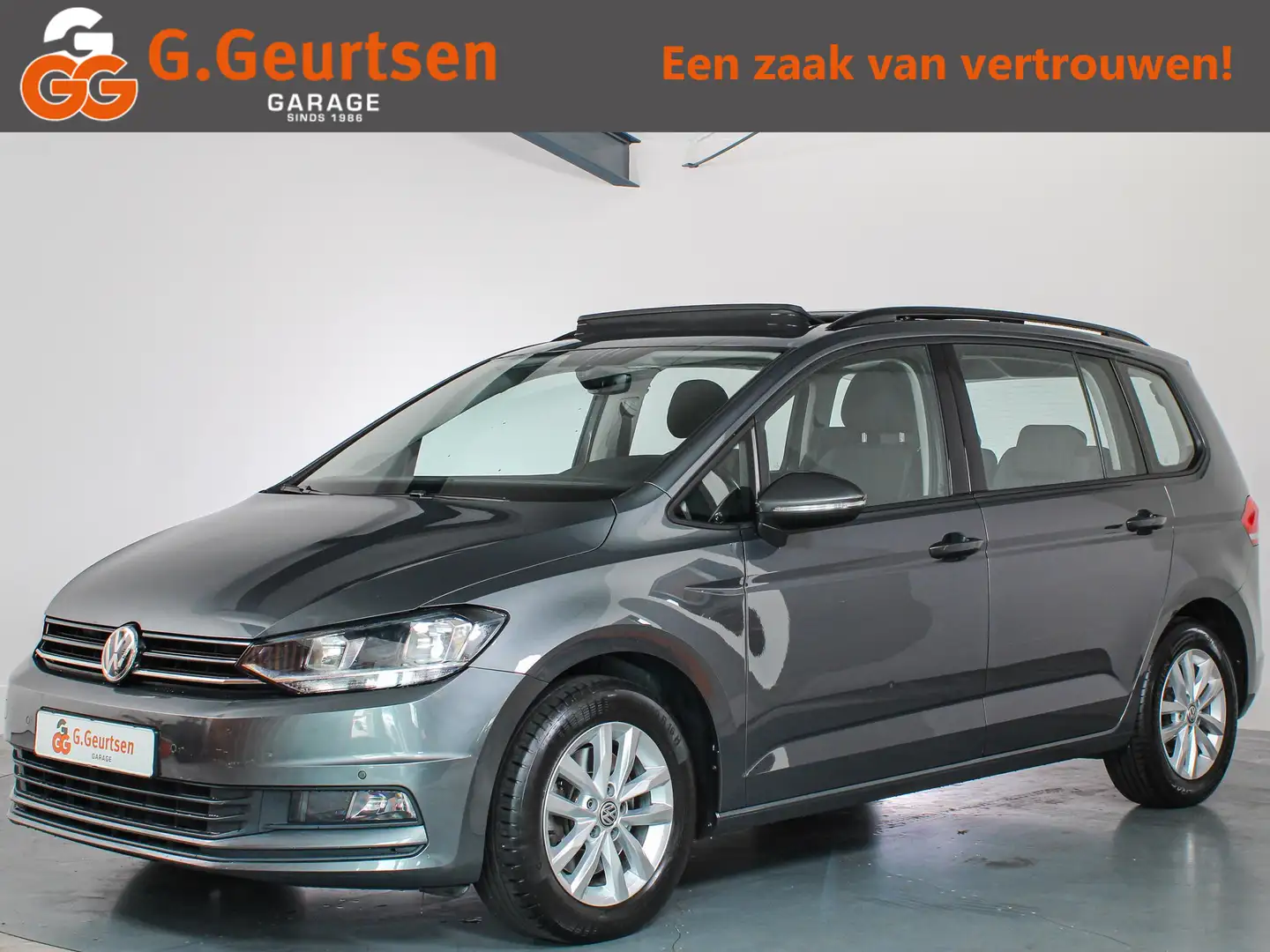 Volkswagen Touran 1.5 TSI Comfortline, 7-Persoons, Panoramadak, Appl Grijs - 1
