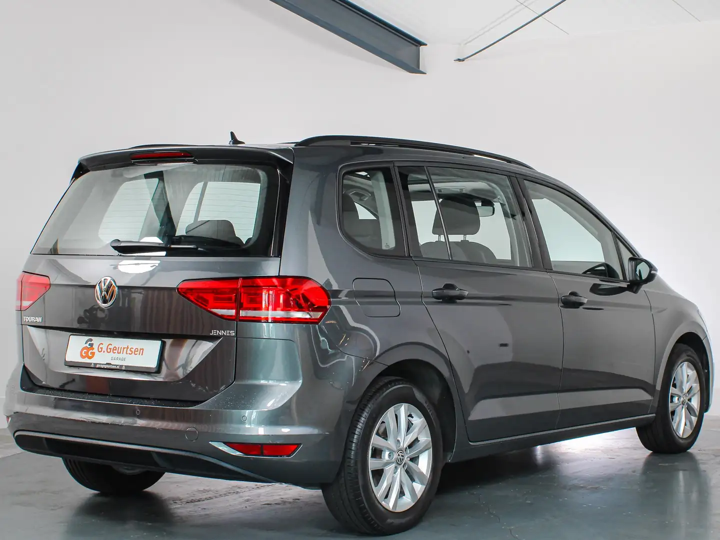 Volkswagen Touran 1.5 TSI Comfortline, 7-Persoons, Panoramadak, Appl Grijs - 2