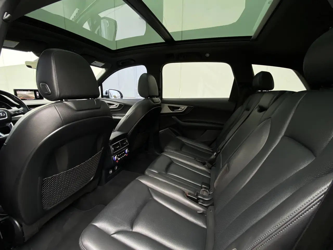 Audi Q7 снимка Audi Q7
