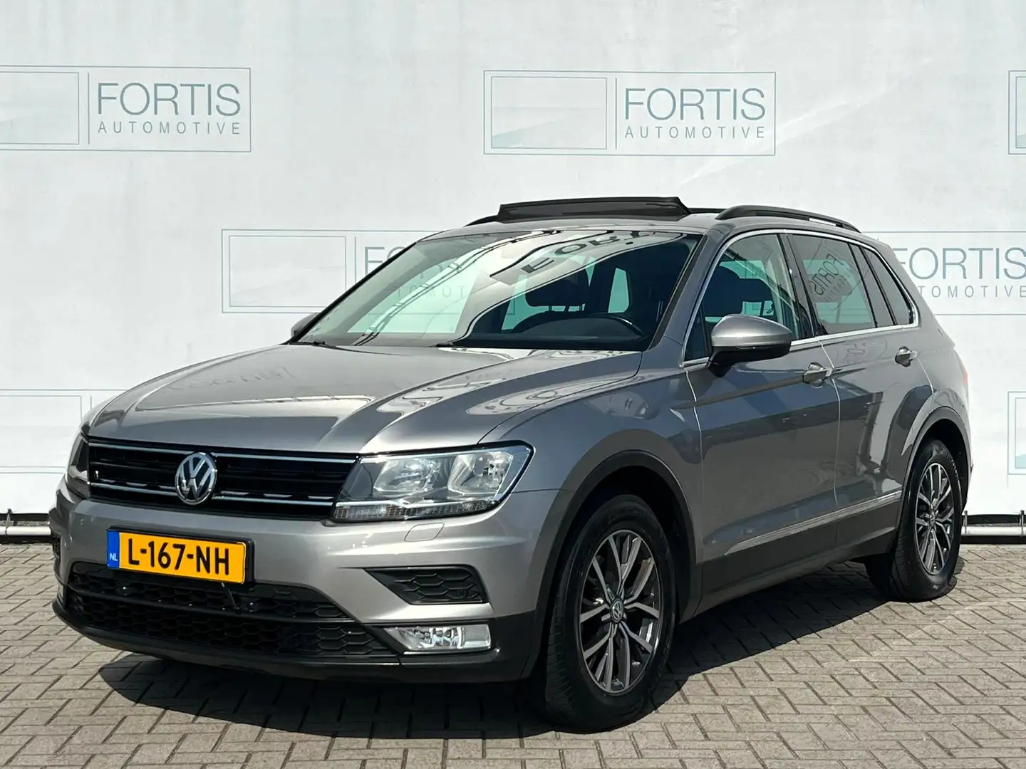 Volkswagen Tiguan 1.4 TSI ACT Comfortline Business R PANO | LEDER | Grijs - 1