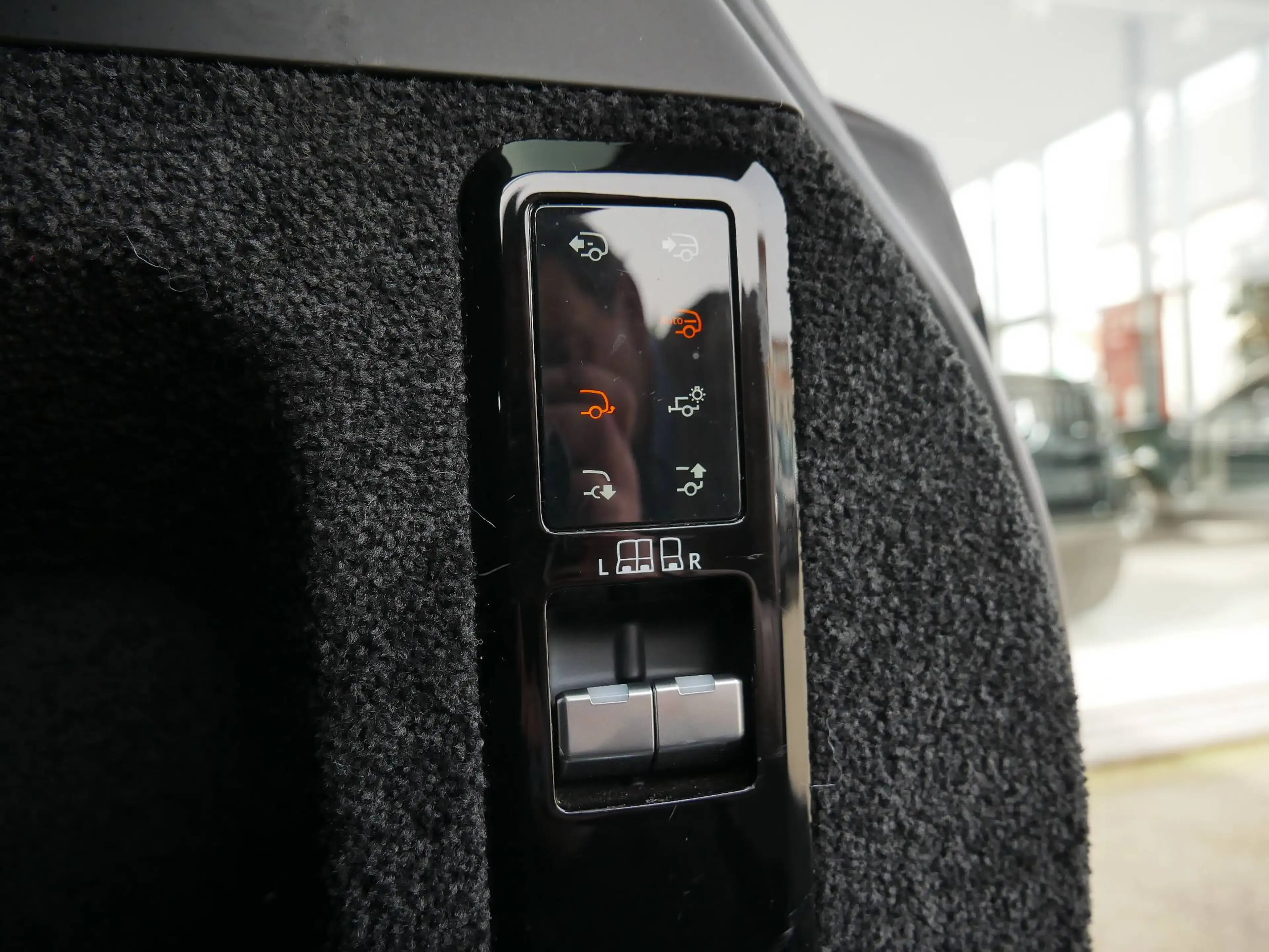 Land Rover Range Rover D350 HSE Pano/ACC/23"/SV leather/4WS — photo 14