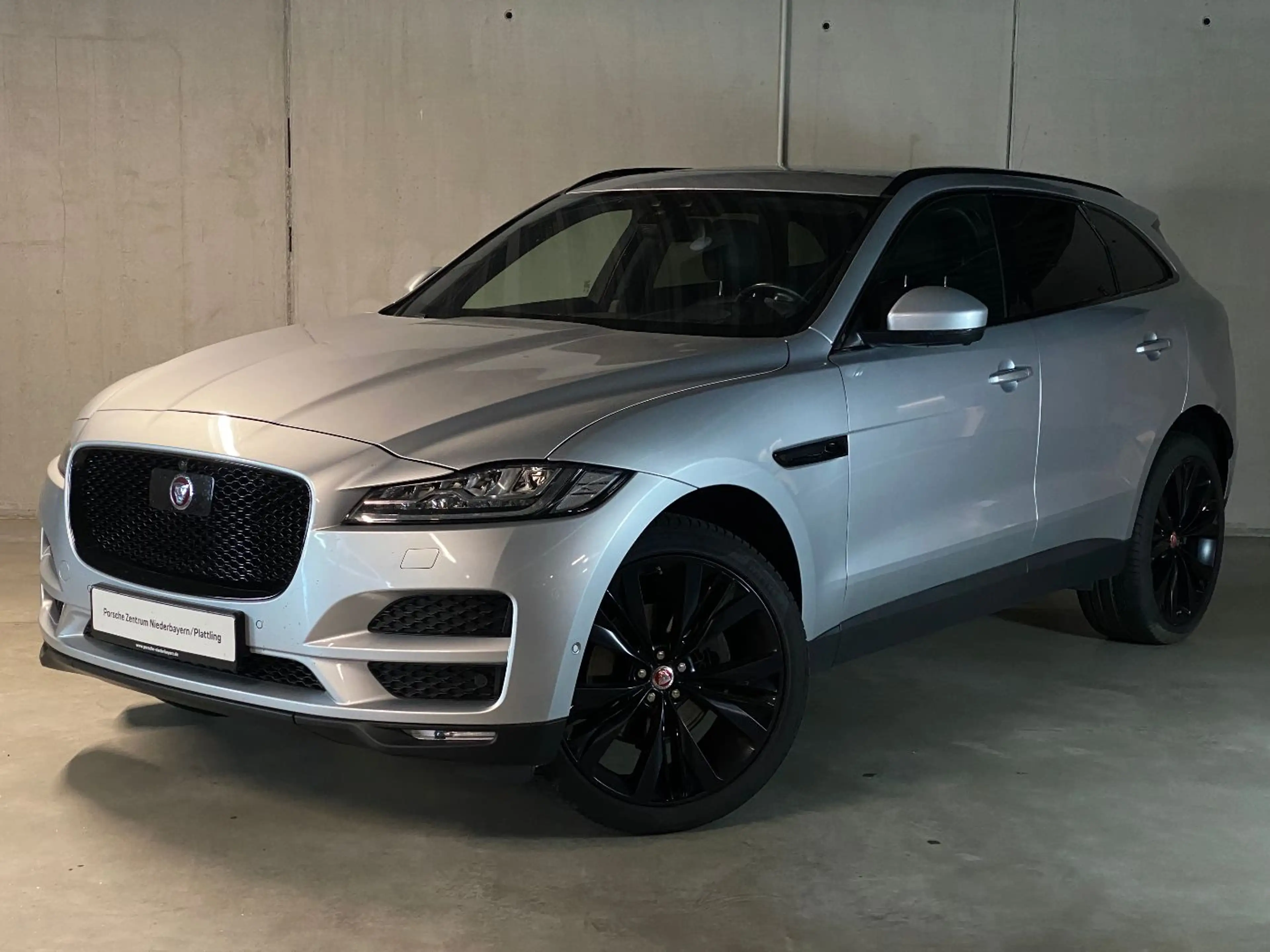 Jaguar F-Pace Portfolio AWD | Adaptive Dynamic Paket | — photo 2
