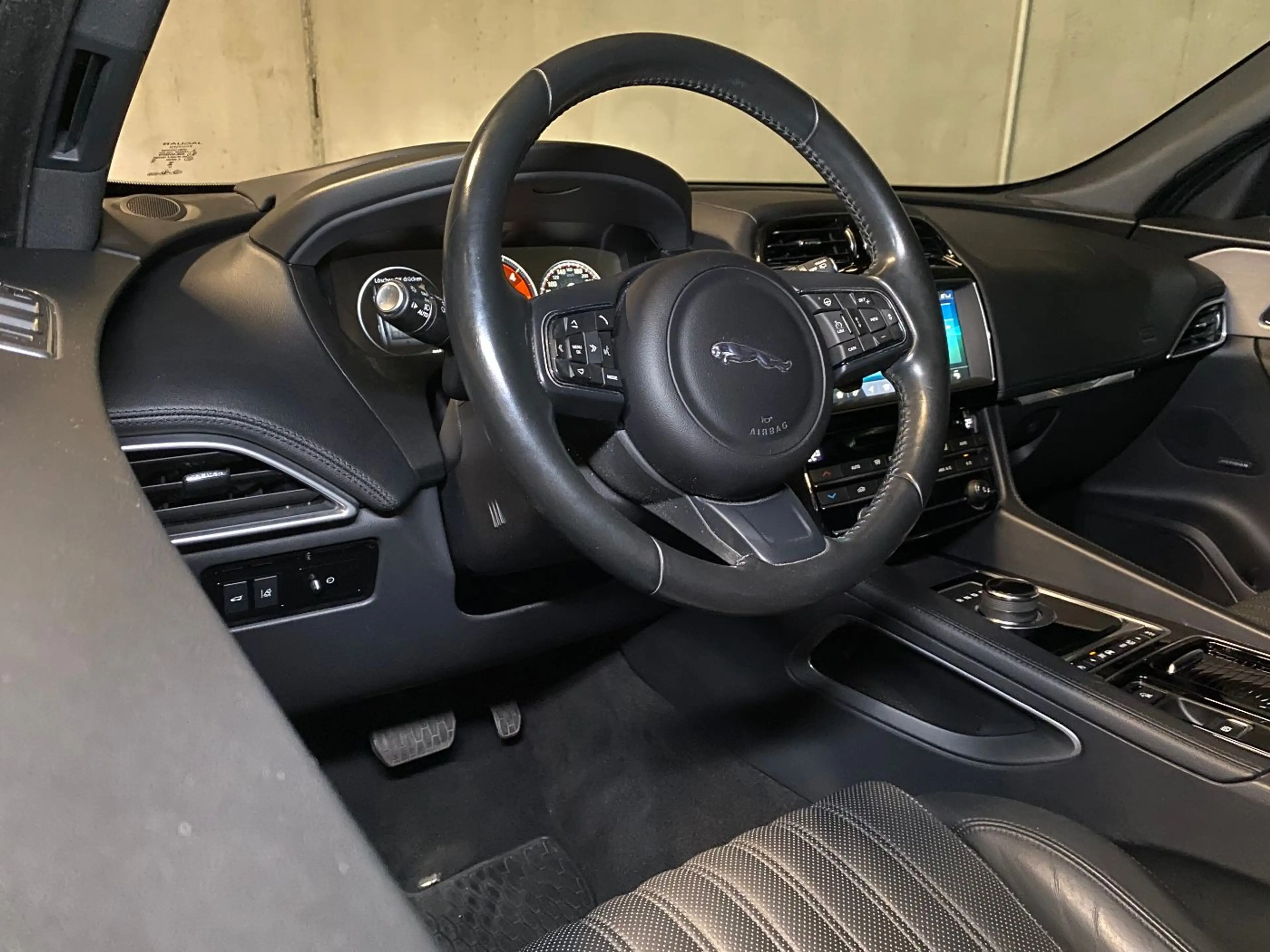 Jaguar F-Pace Portfolio AWD | Adaptive Dynamic Paket | — photo 11