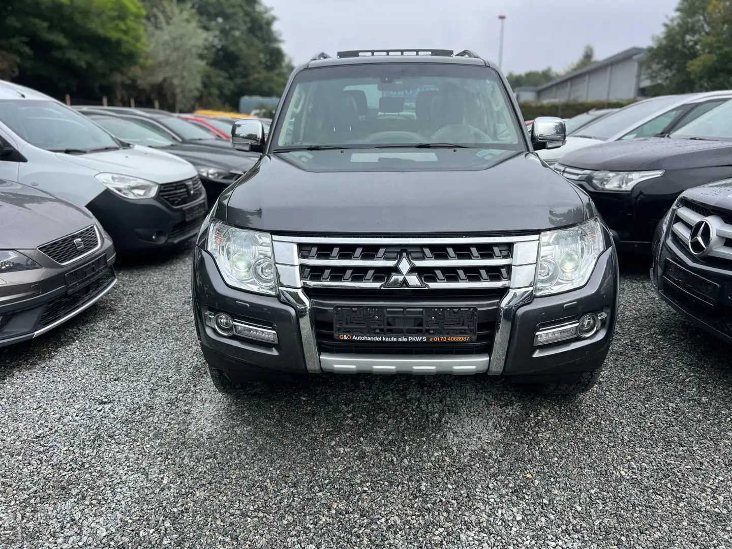 Mitsubishi Pajero 3,2 DI-D 4WD Edition100 Automatik*Tüv Neu Grau - 2