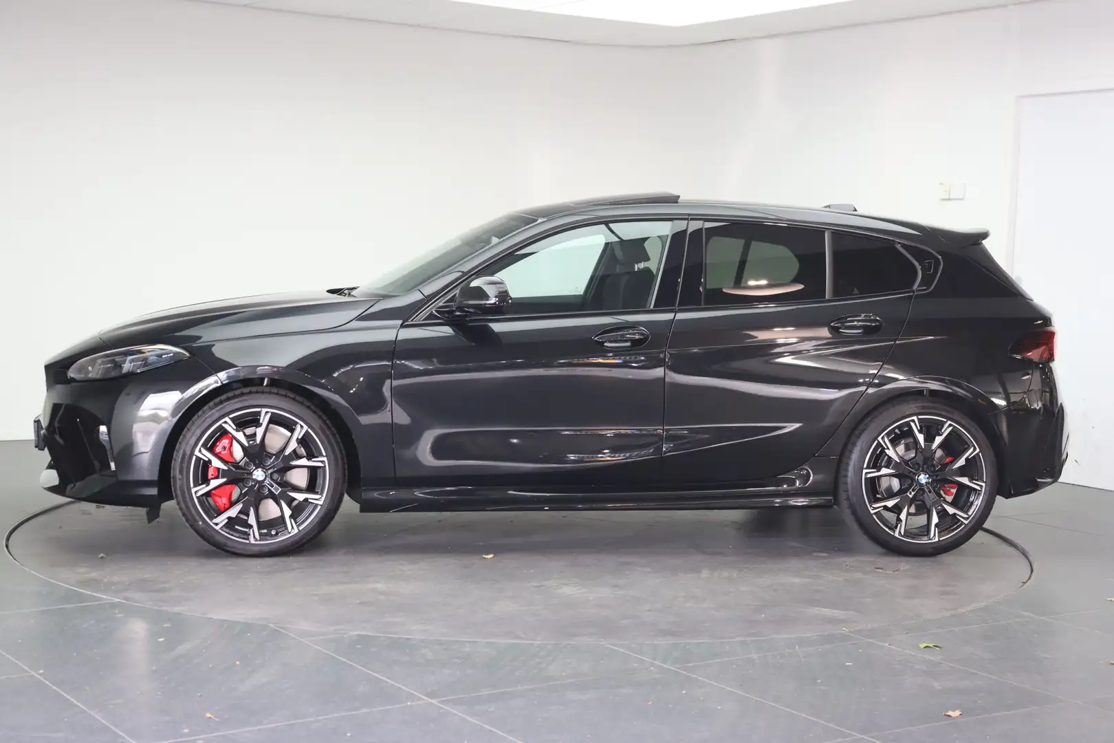 BMW 120 1 Serie M Sport Automaat / Panoramadak / Sportstoe Zwart - 2