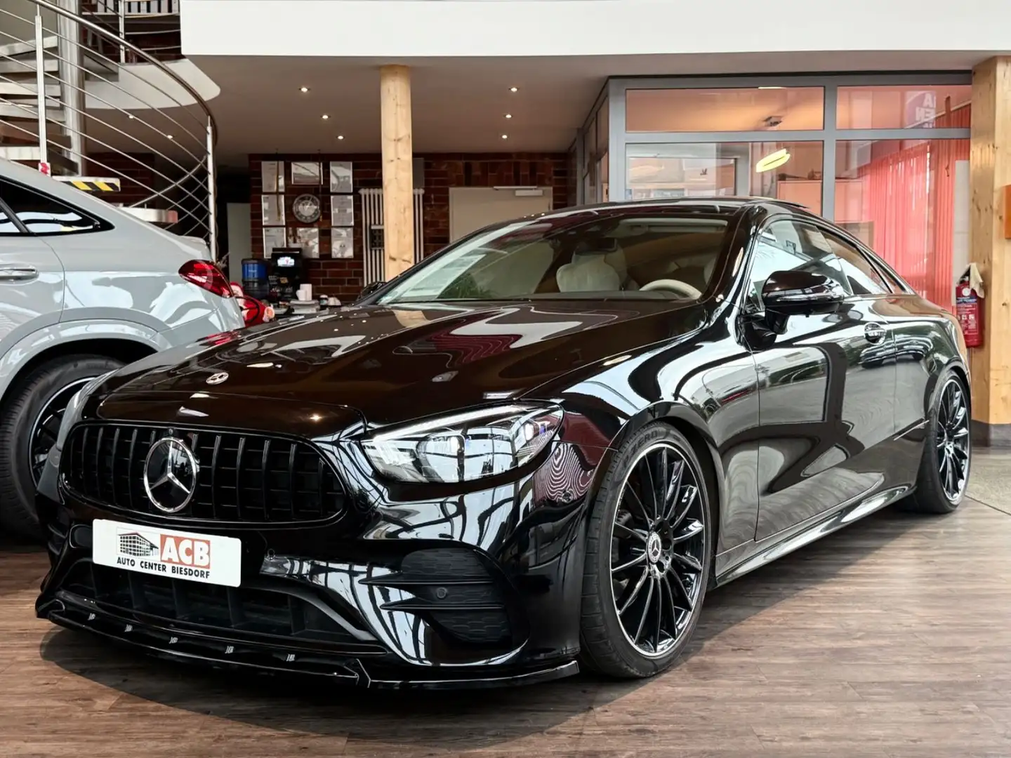 Mercedes-Benz E 200 E200 Coupe AMG 53 Optik Voll Designo NP~90T€ 20" Negru - 1