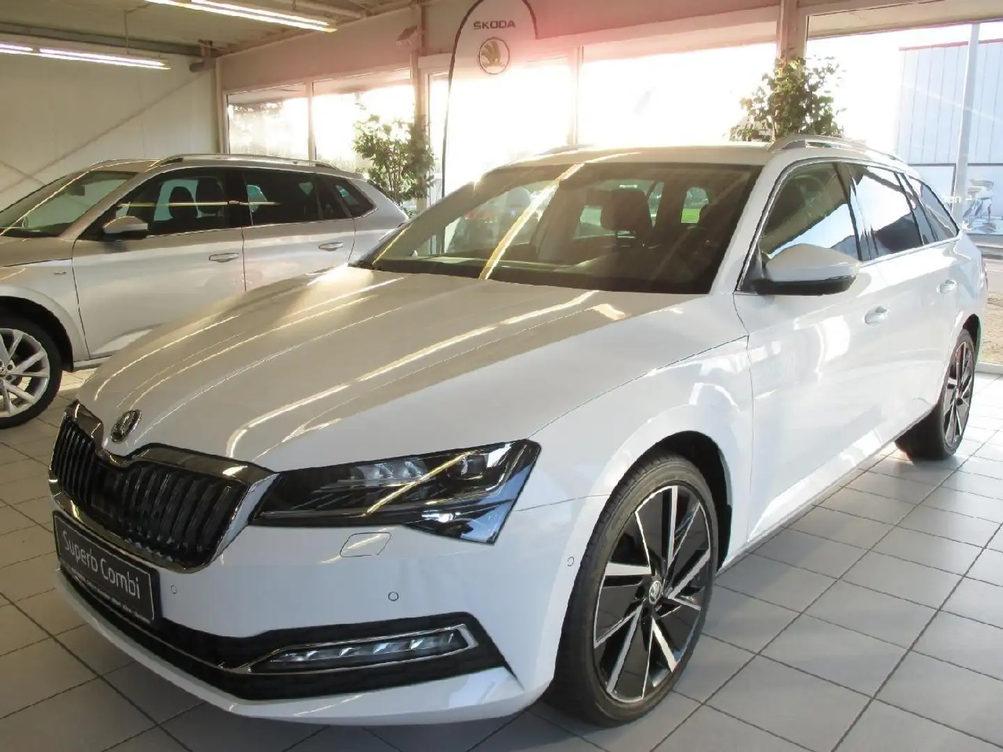 Skoda Superb Combi Style Weiß - 1