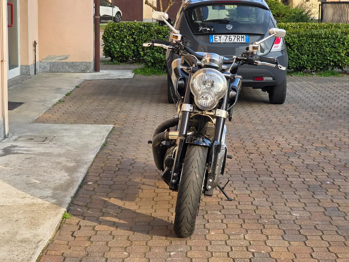 Yamaha MT-01 Akrapovich Negro - 2