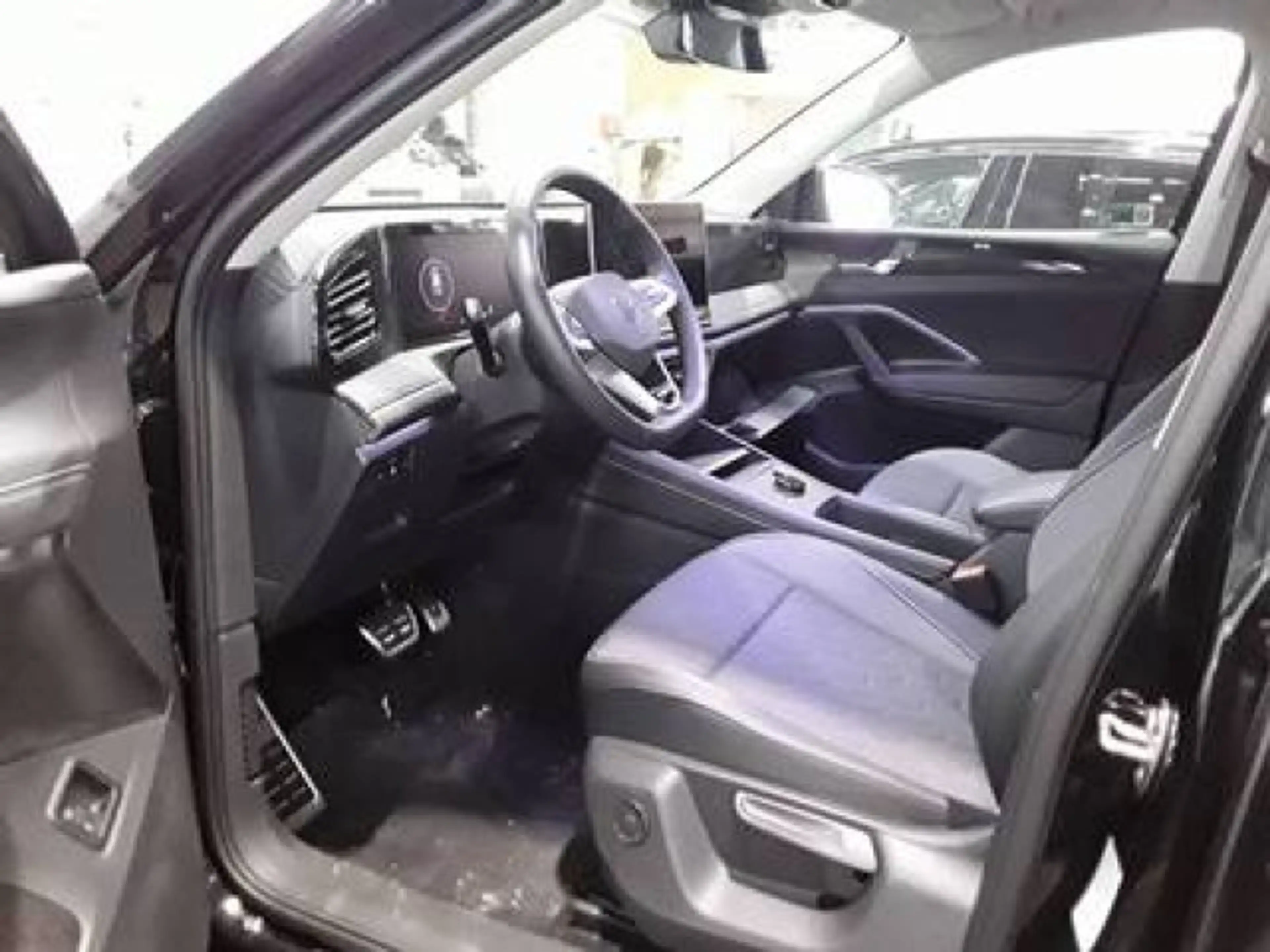 Volkswagen Tiguan Energy 1.5TSI eHybrid LED AHK RFK SHZ ACC — photo 4