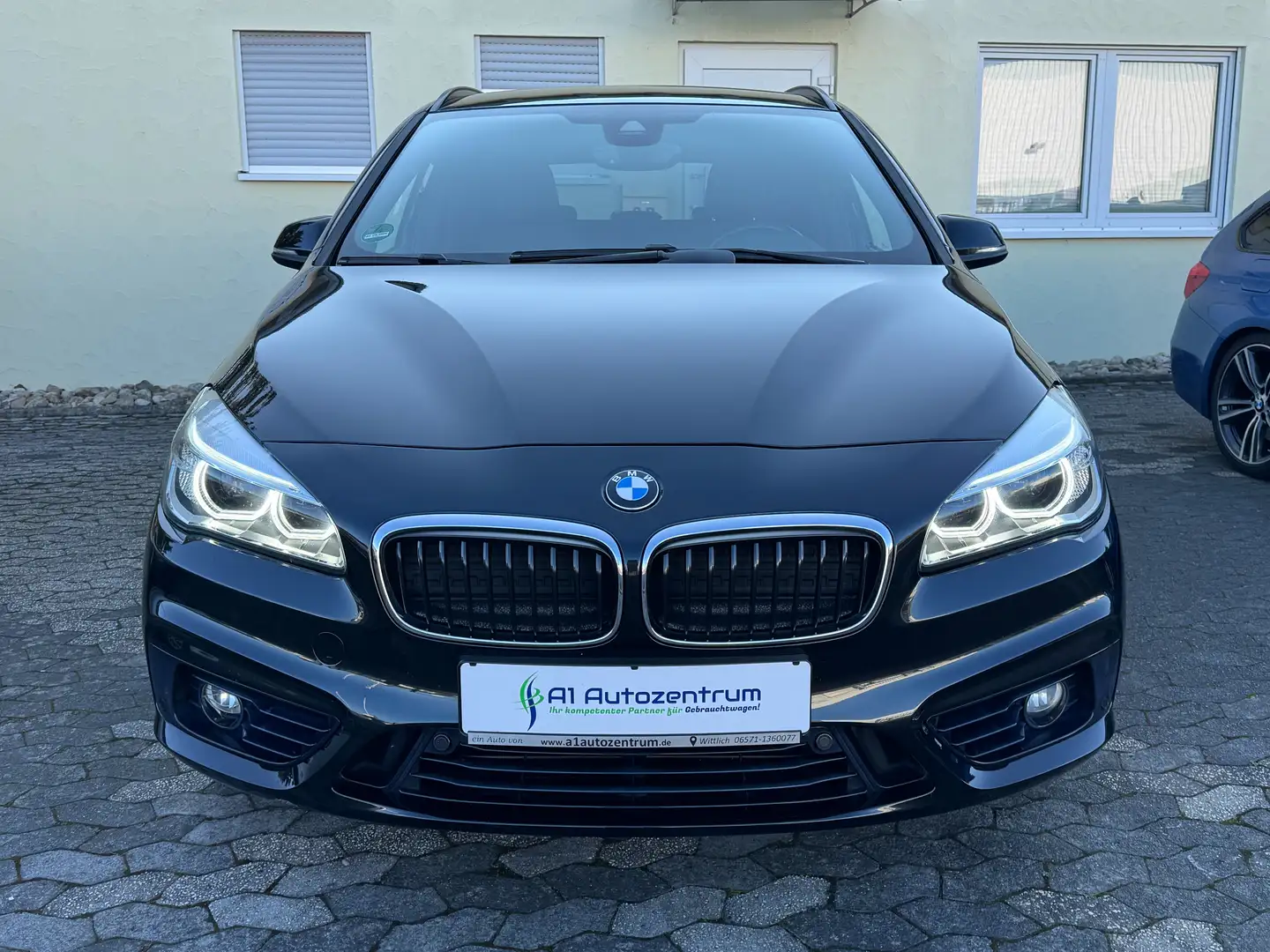 BMW 218 d Active Tourer Sport Automatik Navi SHZ AHK LED Fekete - 2