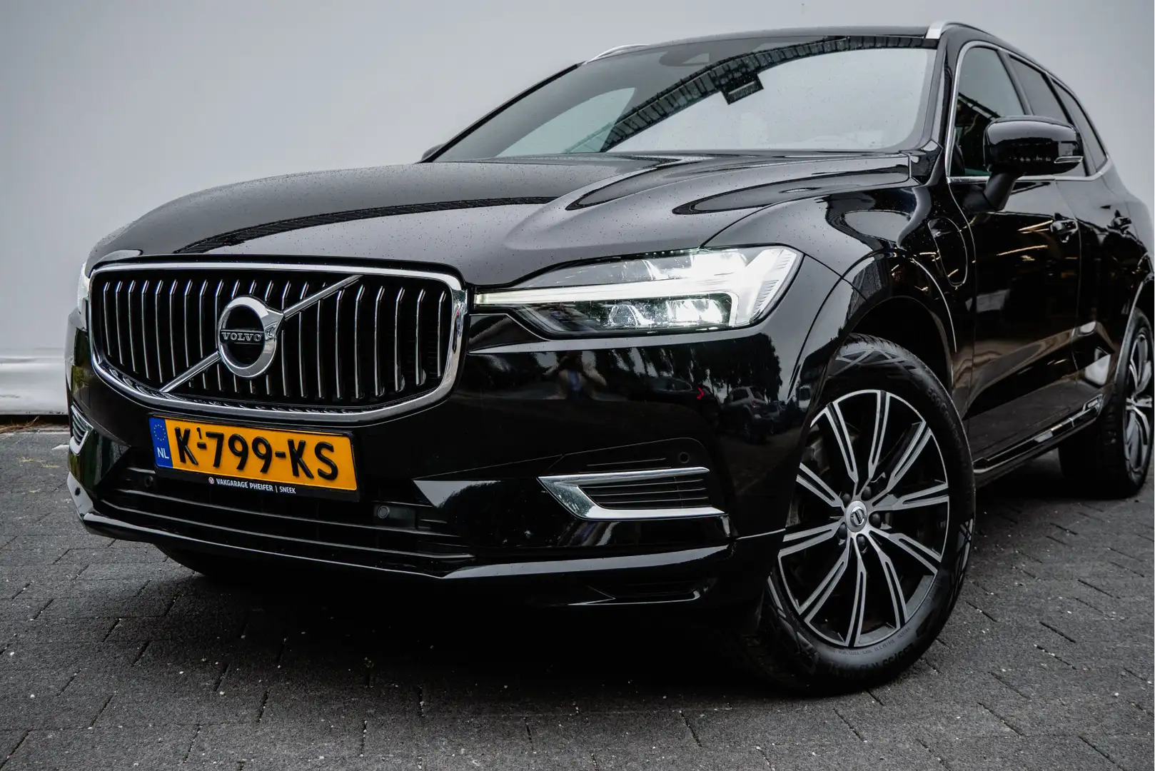 Volvo XC60 2.0 Recharge T6 AWD Inscription Trekhaak/ Panorama Schwarz - 2
