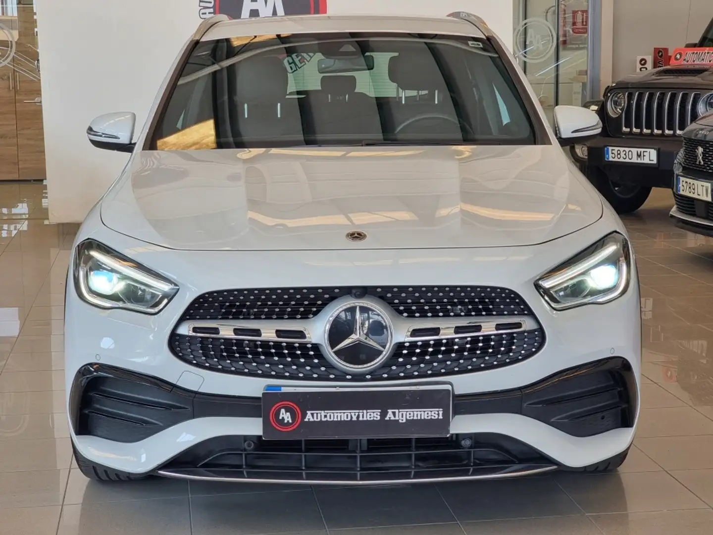 Mercedes-Benz GLA 180 7G-DCT Blanc - 2